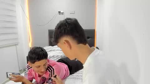 Thiago Wells online show from April 18, 2:13 am