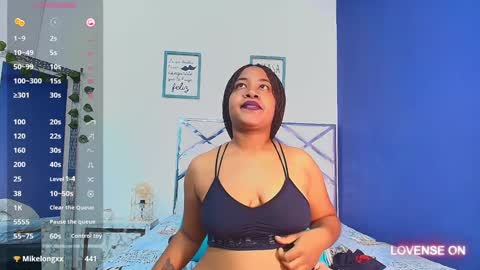 Snapshot of thickeebonyy chatting on January 28, 10:45 pm thickeebonyy online show from January 28, 10:45 pm