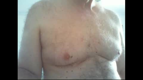 Snapshot of thickmelnik chatting on October 4, 2:31 am James online show from October 4, 2:31 am
