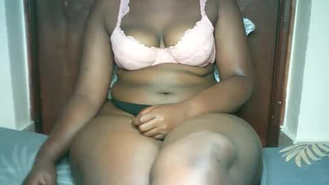 Thickybabe011 online show from December 11, 5:53 am