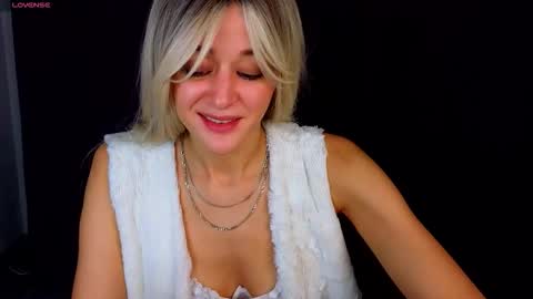 Snapshot of thief_of_hearts_ chatting on October 5, 12:08 am thief_of_hearts_ online show from October 5, 12:08 am