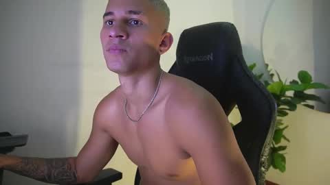 thin_tommy11 online show from February 11, 10:02 pm