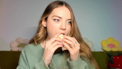 Amelia  shows on mondays fridays and sundays  if anything changes im giving updates on my fansly  online show from December 27, 6:20 pm