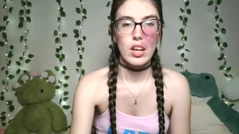 thistlefernsby online show from June 17, 2:27 am
