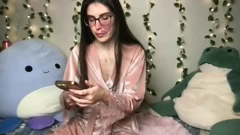 thistlefernsby online show from December 16, 4:41 am