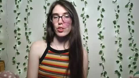 thistlefernsby online show from July 22, 2:14 am