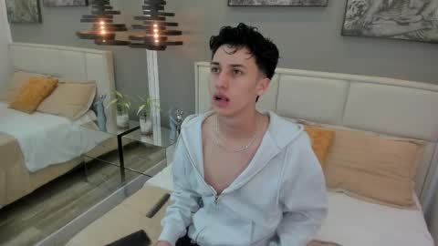 Thom online show from April 9, 11:27 am