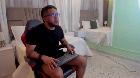 Thom Houston online show from November 19, 3:50 am