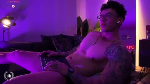 Thomas Falcon online show from July 18, 2:46 am