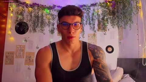 Thomas Grey online show from February 9, 3:32 am