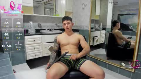 Snapshot of thomas_moon_ chatting on September 26, 12:35 pm Thomas online show from September 26, 12:35 pm