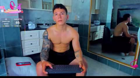 Snapshot of thomas_moon_ chatting on September 30, 12:59 pm Thomas online show from September 30, 12:59 pm