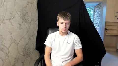 Snapshot of thomas_shelbivip chatting on September 18, 9:02 am Tomas online show from September 18, 9:02 am
