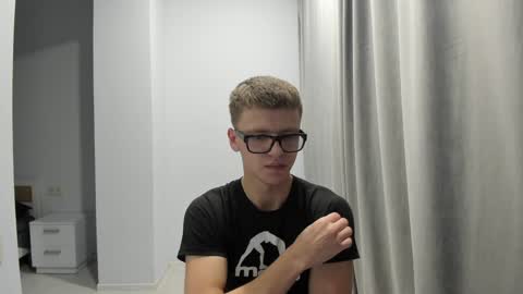 Snapshot of thomas_shelbivip chatting on December 1, 11:51 pm Tomas online show from December 1, 11:51 pm