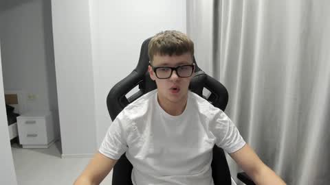 Snapshot of thomas_shelbivip chatting on January 14, 7:11 pm Tomas online show from January 14, 7:11 pm