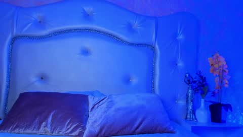 Thomas and Faon  online show from April 3, 11:00 pm