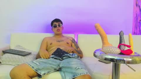 Thomas and Faon  online show from April 14, 6:38 am