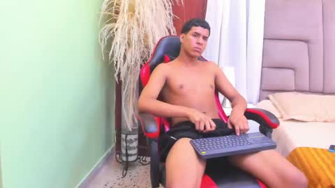 Thomas Valkov online show from May 5, 12:33 pm
