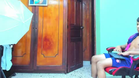 Thomas Valkov online show from April 25, 1:41 pm