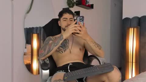 Snapshot of thomasmarzo1 chatting on October 7, 8:05 pm sweetfit boy online show from October 7, 8:05 pm