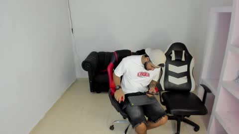 thomson_hot01 online show from February 26, 5:44 am