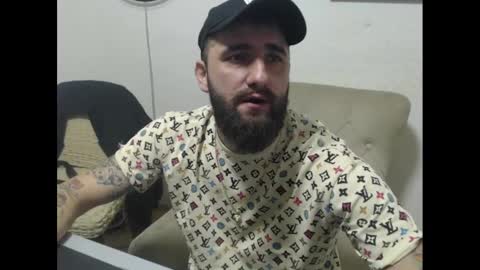 HugeJuicy online show from December 19, 2:56 am