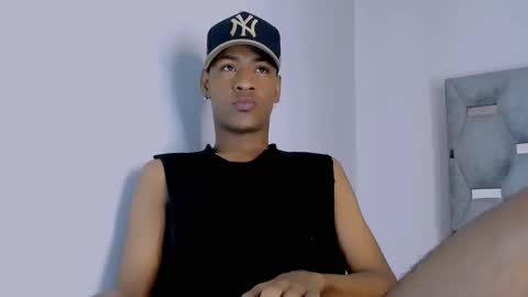 Snapshot of tiago_xxx_ chatting on October 18, 11:09 pm tiago_xxx_ online show from October 18, 11:09 pm