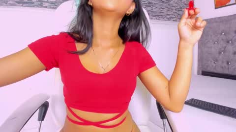 Snapshot of tiana_glowxxx chatting on February 14, 7:02 pm Tiana online show from February 14, 7:02 pm