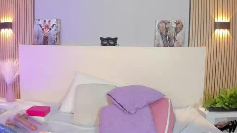 tianaglow4 online show from March 4, 3:31 pm