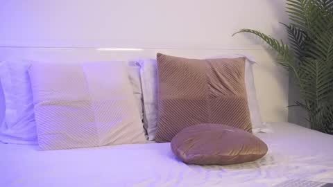 Anna online show from February 9, 8:44 pm