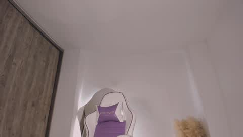 Snapshot of tiaraaa_02 chatting on September 27, 7:17 am Tiaraaa 02 online show from September 27, 7:17 am
