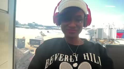 Tiffani Love online show from December 5, 7:33 pm