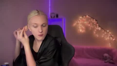 Amira online show from October 28, 10:05 am