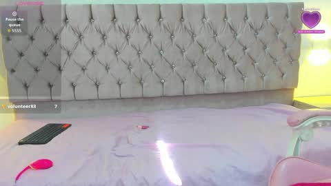 TIFFANY RAY online show from April 3, 1:51 pm