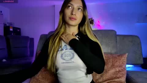 Tiffany Bela online show from September 13, 12:46 am