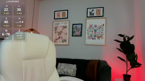 tiffany_low online show from June 11, 3:54 pm