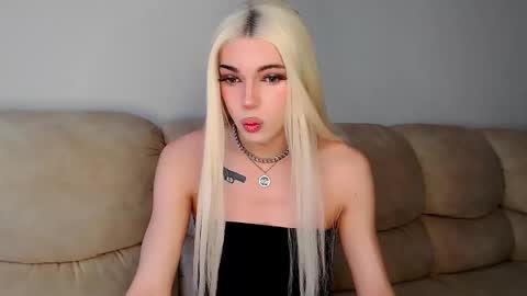 Snapshot of tiffany_smitch chatting on October 12, 4:49 am Tif online show from October 12, 4:49 am