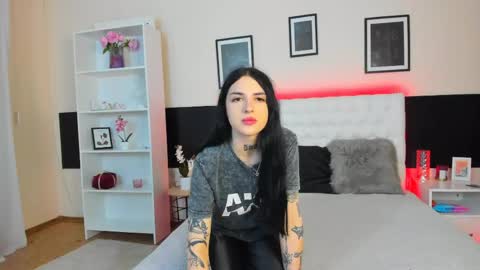 Tiffani online show from April 11, 12:09 pm