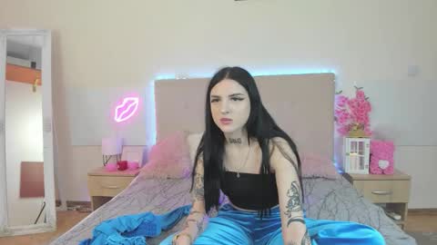 Tiffani online show from March 26, 2:55 pm