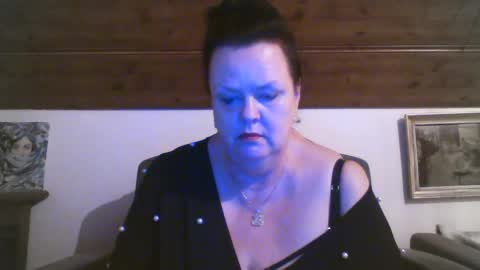 TiffanyMature online show from April 4, 9:11 pm