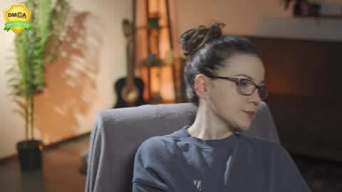 tiffanyriox online show from February 14, 1:52 am