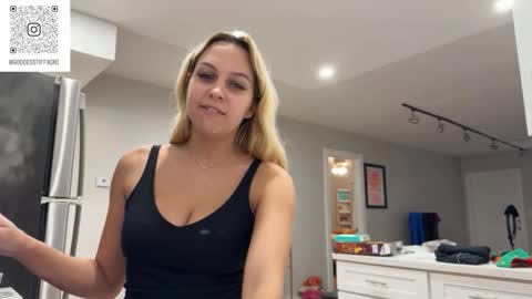 Tiffstreatsxoxo online show from October 29, 5:04 pm