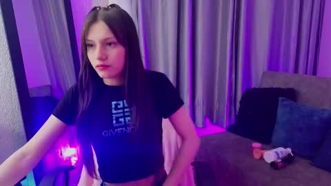 tiinajonus_ online show from March 3, 4:19 am