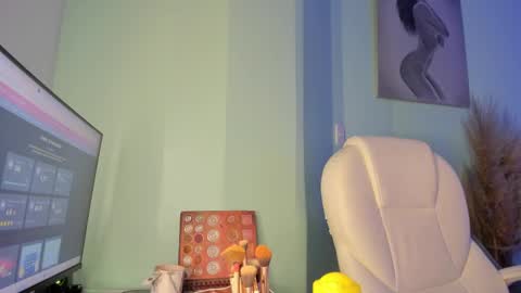 Tina  online show from September 12, 6:15 am