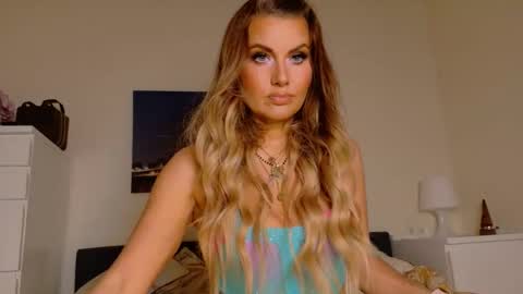 tinkerbell822 online show from September 12, 8:27 am