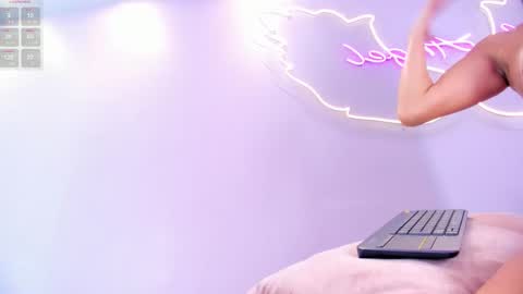 Tinny  online show from October 12, 10:00 pm