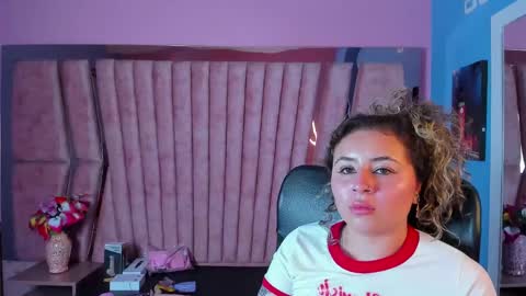 Snapshot of tiny_love_ chatting on February 11, 7:54 am tiny online show from February 11, 7:54 am