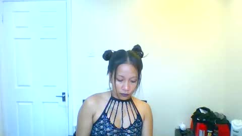 Tinyasian911718 sweetinyasian instagram online show from September 26, 12:24 pm
