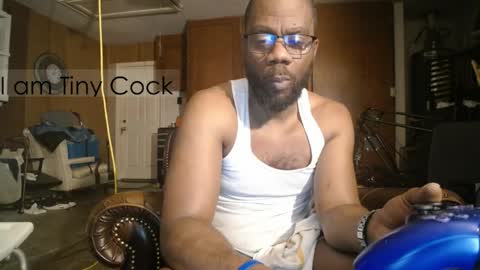 tinycock_1979 online show from May 19, 6:09 am
