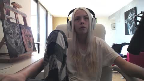 stage Kylie Sinner  brand CLITBAIT online show from October 4, 4:49 pm